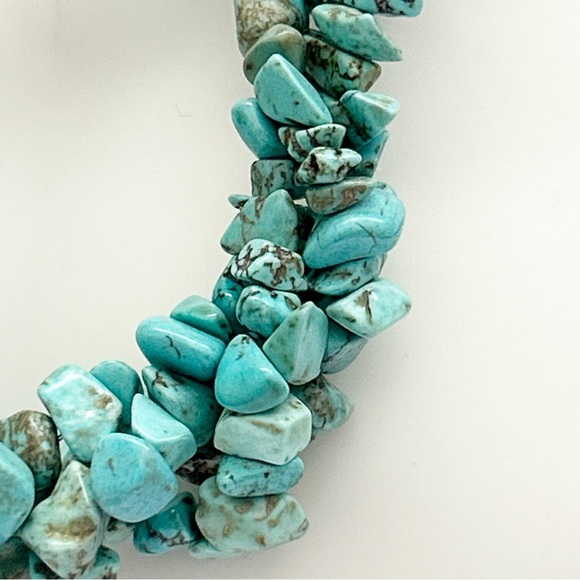 Vintage Triple Strand Turquoise Chip Torsade Necklace - Picture 8 of 9